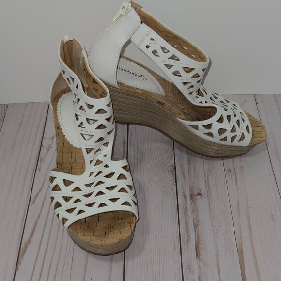 Baretraps Women's Miriam Wedge Sandal Size 9M with laser cut design - Picture 7 of 9